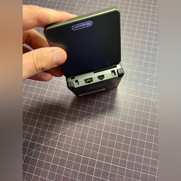 Nintendo Game Boy Advance SP in Graphite AGS 101 - Picture 9 of 9